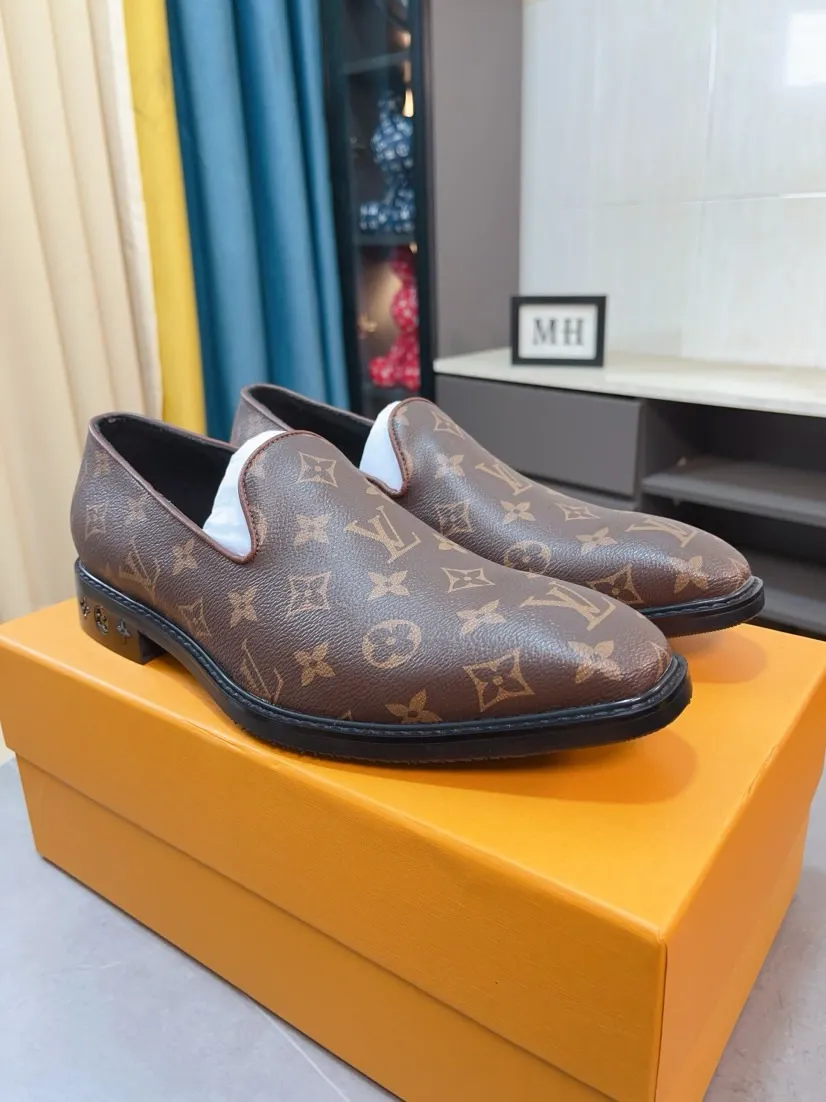 Ex-factory price 720🌹🌹High version [LV] Louis Vuitton's popular casual leather shoes🎖Fashionable and elegant🎖🎖Material: Original imported open-edge beaded cowhide, washed cowhide leather lining, original open-molded rubber outsole, high-end and classy, ​​elegant quality, instantly transforming into a handsome man ❤❤Standard\nNumber: 38-44